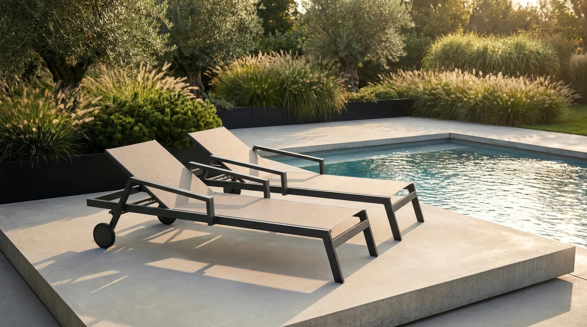 Rocco_taupe_Gartenliege_Sonnenliege_Gartenmoebelshop Liege Roma anthrazit – Bild 1